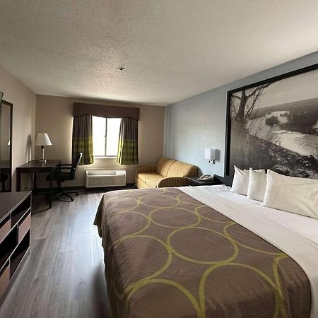 Super 8 By Wyndham Green Bay I-43 Bus. Park Bagian luar foto